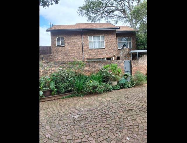 3 BEDROOM DUPLEX FOR SALE IN BIRCHLEIGH NORTH